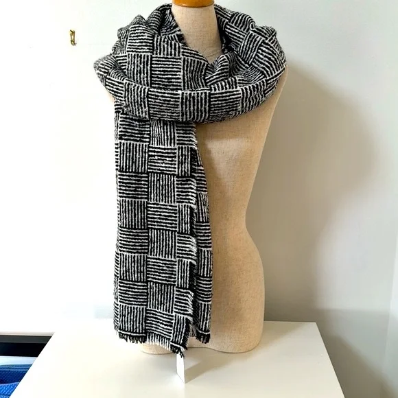 NWT! Banana Republic Winter Scarf!!! - Picture 1 of 6